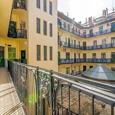 Urban Nest Synagouge Budapešť